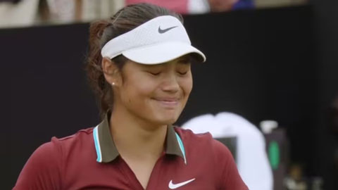 Emma Raducanu bật khóc sau chiến thắng ngược dòng đầy cảm xúc ở Eastbourne Emma Raducanu bật khóc sau chiến thắng ngược dòng đầy cảm xúc ở Eastbourne