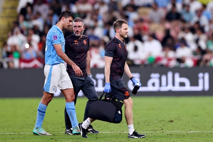 Man City phải trả giá đắt bởi chấn thương của Rodri