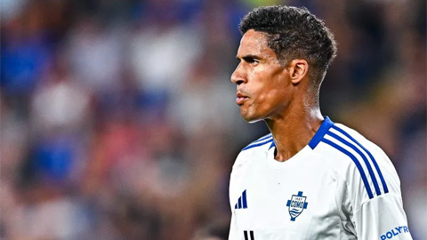  Varane chấn thương ngay trận ra mắt đội của Fabregas
