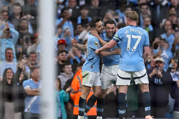 Man City đang nắm quyền tự quyết để giành vé dự Champions League