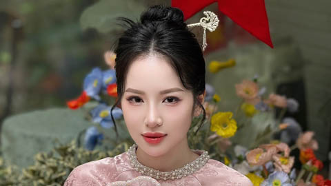 Loan Barbie gây thương nhớ trong bộ áo dài thướt tha Loan Barbie gây thương nhớ trong bộ áo dài thướt tha