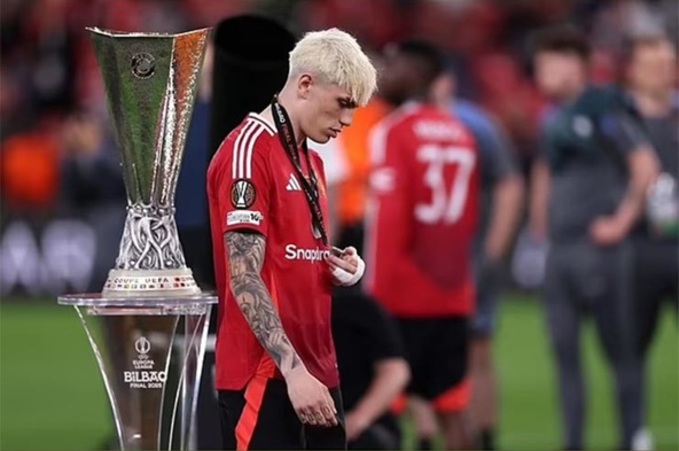 Alejandro Garnacho đang là "điểm nóng" của MU sau thất bại 0-1 trước Tottenham ở chung kết Europa League