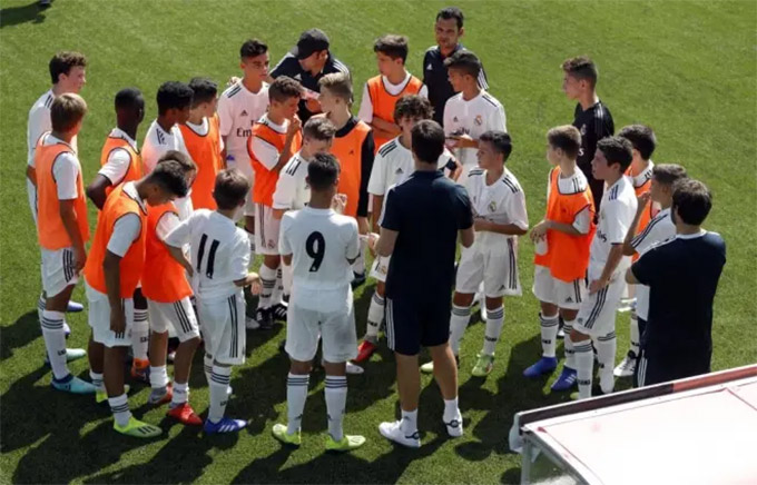 Ông cũng là chuyên gia tâm lý của các cầu thủ