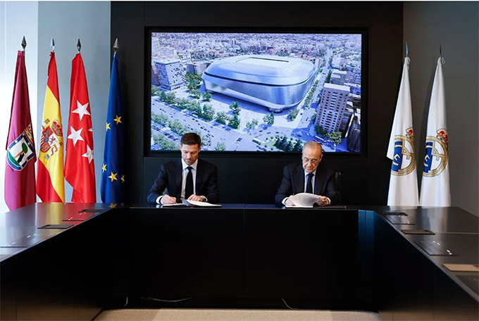 Xabi Alonso trong lễ ký kết hợp đồng và ra mắt Real Madrid