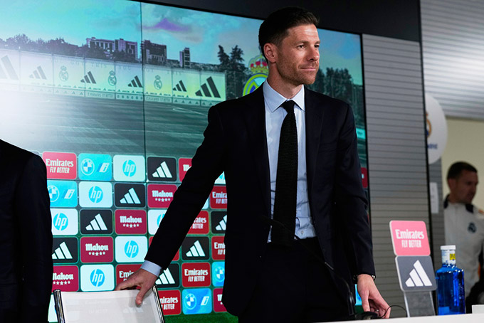 Alonso là HLV trẻ nhưng cực kỳ cá tính