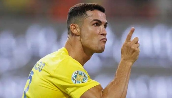 Ronaldo đang "cố đấm ăn xôi"?