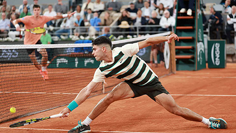 Carlos Alcaraz nhận cú sốc đầu tiên tại Roland Garros, chứng tỏ bản lĩnh 'Vua đất nện' mới Carlos Alcaraz nhận cú sốc đầu tiên tại Roland Garros, chứng tỏ bản lĩnh 'Vua đất nện' mới