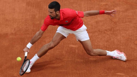 Djokovic chấn thương vẫn đánh tie-break tuyệt đỉnh, hạ tay vợt Pháp ở Roland Garros Djokovic chấn thương vẫn đánh tie-break tuyệt đỉnh, hạ tay vợt Pháp ở Roland Garros