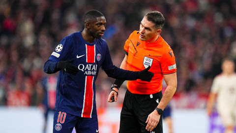 Trọng tài từng lập kỷ lục rút thẻ bắt chung kết Champions League Trọng tài từng lập kỷ lục rút thẻ bắt chung kết Champions League