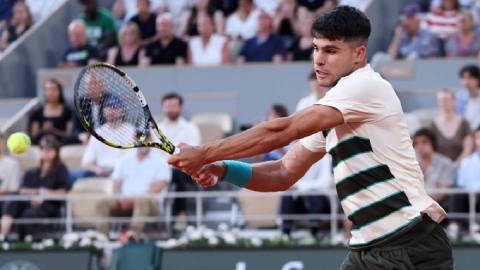Vua đất nện mới Alcaraz thua sốc set 3, vượt ải Dzumhur vòng 3 Roland Garros Vua đất nện mới Alcaraz thua sốc set 3, vượt ải Dzumhur vòng 3 Roland Garros