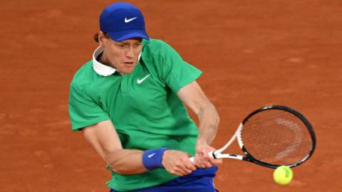 Số 1 thế giới Sinner trình diễn đỉnh cao, hạ Rublev để ghi danh tứ kết Roland Garros Số 1 thế giới Sinner trình diễn đỉnh cao, hạ Rublev để ghi danh tứ kết Roland Garros