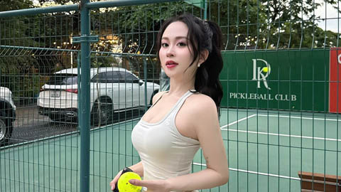 Nàng mẫu ảnh Uyên Trần khoe dáng gợi cảm trên sân pickleball Nàng mẫu ảnh Uyên Trần khoe dáng gợi cảm trên sân pickleball