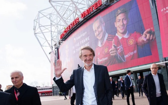 Sir Jim Ratcliffe đang trở thành cái gai trong mắt CĐV của MU