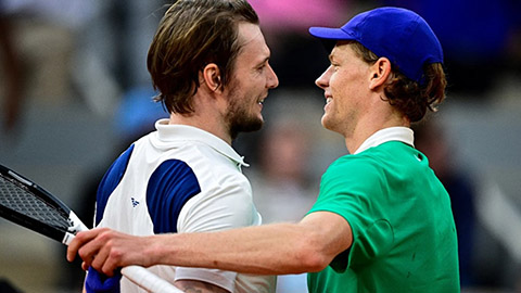 Tứ kết Roland Garros: Jannik Sinner hủy diệt Bublik, dễ dàng ghi danh bán kết Tứ kết Roland Garros: Jannik Sinner hủy diệt Bublik, dễ dàng ghi danh bán kết