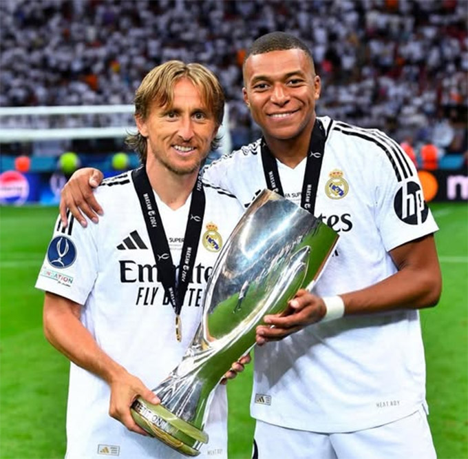 Mbappe đồng ý tiếp quản chiếc áo số 10 từ Modric