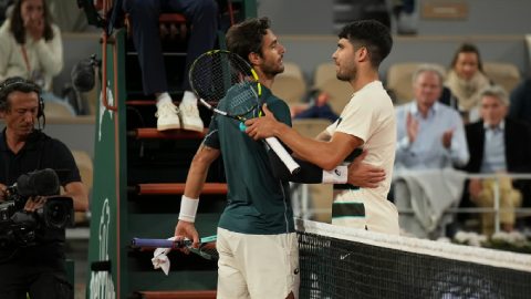 Bán kết Roland Garros: Carlos Alcaraz hủy diệt 6-0, Musetti choáng váng bỏ cuộc Bán kết Roland Garros: Carlos Alcaraz hủy diệt 6-0, Musetti choáng váng bỏ cuộc