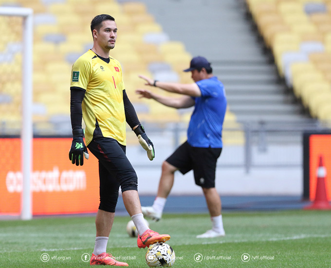 Kể từ AFF Cup 2024 cho đến nay, Nguyễn Filip mới chỉ 2 lần ra sân cho ĐT Việt Nam. Anh kỳ vọng có thể được HLV thủ môn Lee Won Jae và HLV trưởng Kim Sang Sik đặt niềm tin, khi ĐT Việt Nam đương đầu với các nhân tố kỹ thuật, đẳng cấp mới nhập tịch bên phía Malaysia 