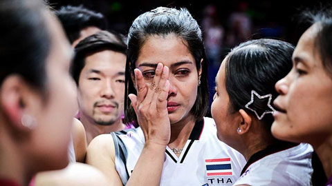 'Máy ghi điểm' bóng chuyền nữ Thái Lan bật khóc nức nở sau chuỗi thua ở Volleyball Nations League 'Máy ghi điểm' bóng chuyền nữ Thái Lan bật khóc nức nở sau chuỗi thua ở Volleyball Nations League