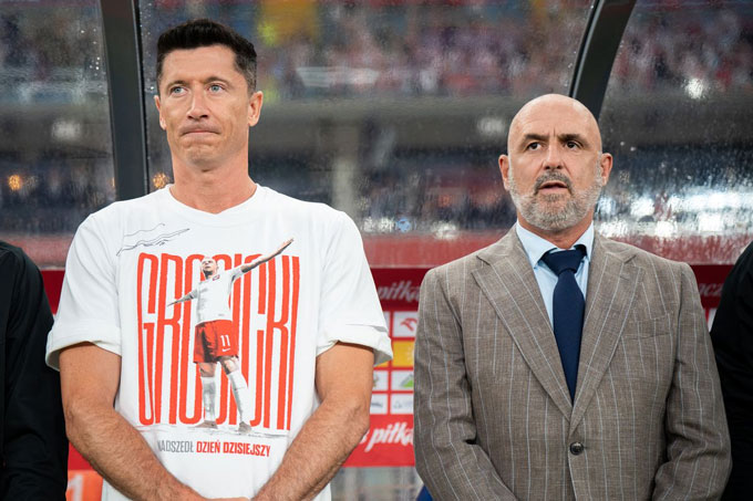 Lewandowski mâu thuẫn với HLV Probierz 