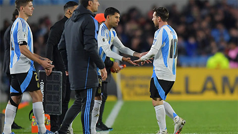 Messi yêu cầu được thay ra khi Argentina gặp khó và sự đối nghịch với Ronaldo Messi yêu cầu được thay ra khi Argentina gặp khó và sự đối nghịch với Ronaldo