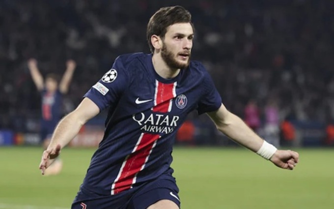Khvicha Kvaratskhelia là hình ảnh thu nhỏ của PSG