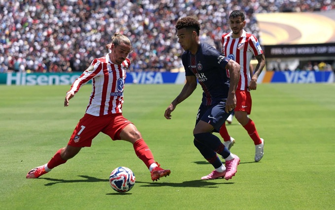 Desire Doue đối đầu người đồng hương Antoine Griezmann ở trận đấu giữa PSG và Atletico Madrid tại FIFA Club World Cup 2025