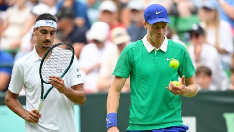 Jannik Sinner 'độc cô cầu bại' đánh đơn, đánh đôi nhận thất bại sốc ở Halle Open Jannik Sinner 'độc cô cầu bại' đánh đơn, đánh đôi nhận thất bại sốc ở Halle Open