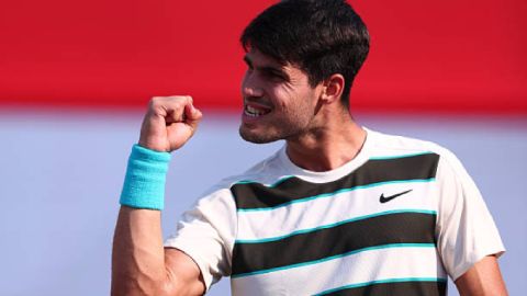 ‘Vua đất nện’ Carlos Alcaraz phô diễn sức mạnh trước Rinderknech, tiến vào bán kết Queen's Club ‘Vua đất nện’ Carlos Alcaraz phô diễn sức mạnh trước Rinderknech, tiến vào bán kết Queen's Club