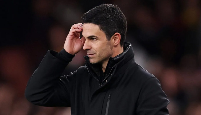 Arsenal giờ vẫn chưa mua được ai