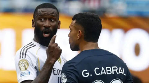 Trọng tài lập tức kích hoạt ‘báo động đỏ’ khi Antonio Rudiger bị phân biệt chủng tộc Trọng tài lập tức kích hoạt ‘báo động đỏ’ khi Antonio Rudiger bị phân biệt chủng tộc