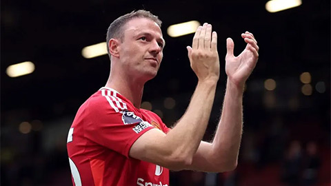 Jonny Evans ở lại MU, ngồi vị trí mới Jonny Evans ở lại MU, ngồi vị trí mới
