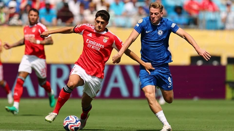 Trận Chelsea vs Benfica rơi vào tình cảnh như giải hạng Nhì Việt Nam Trận Chelsea vs Benfica rơi vào tình cảnh như giải hạng Nhì Việt Nam