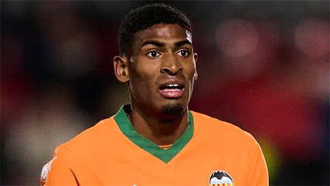 Arsenal đạt thỏa thuận cá nhân với Cristhian Mosquera Arsenal đạt thỏa thuận cá nhân với Cristhian Mosquera