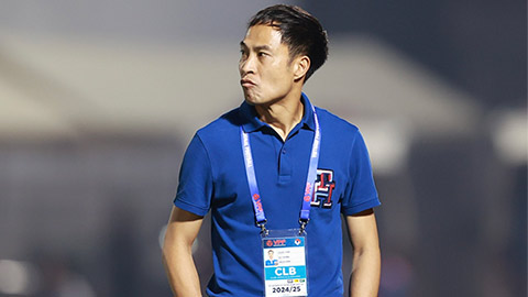 'Ngả mũ' trước HLV Lê Đức Tuấn 'Ngả mũ' trước HLV Lê Đức Tuấn
