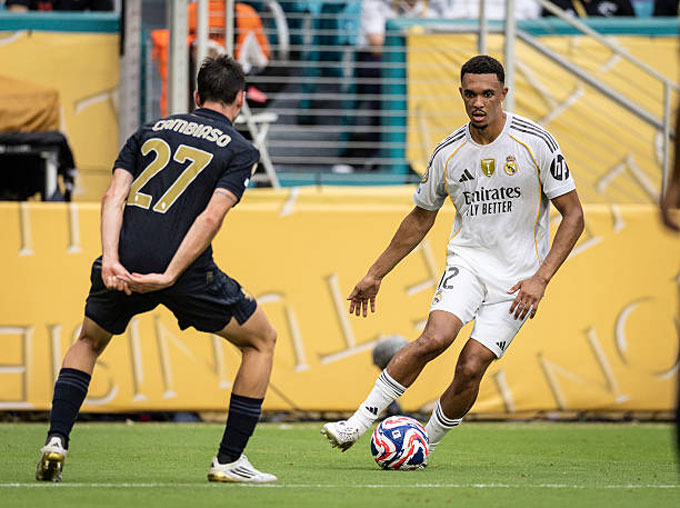 Trent vẫn gặp nhiều khó khăn khi phải đá wing-back phải