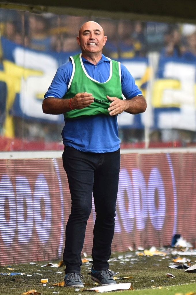 Cựu HLV Juan Manuel Llop phản đối hành động mà ông gọi là "bú fame" của Messi