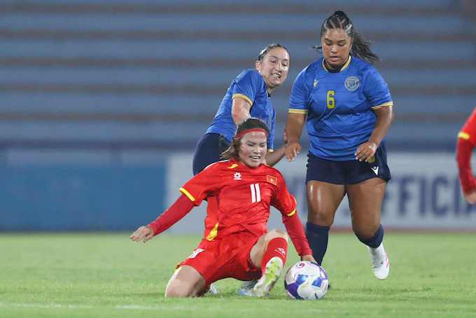 Pha tranh chấp của cầu thủ hai đội - Ảnh: CTV