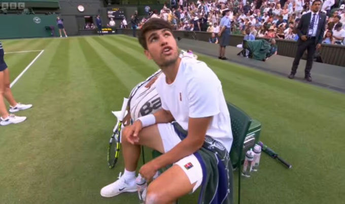 Alcaraz không hài lòng với hệ thống Hawk-Eye tại Wimbledon
