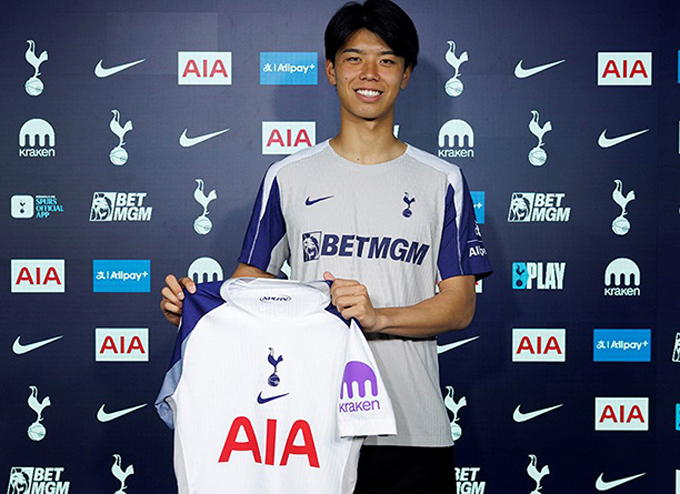 Takai kí hợp đồng 5 năm với Tottenham