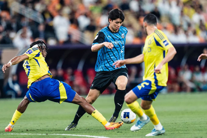 Takai là một trung vệ khá toàn diện