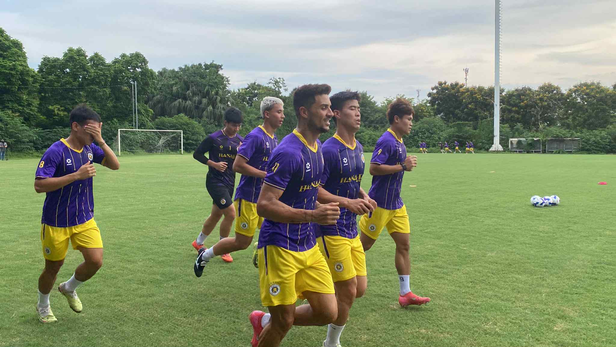 Hendrio nhiều khả năng sẽ sớm có quốc tịch Việt Nam trong màu áo Hà Nội FC