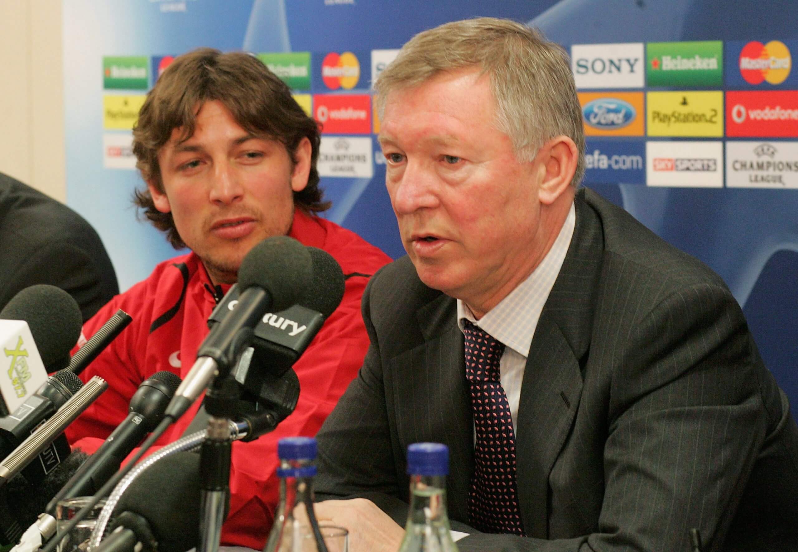 Sir Alex Ferguson đã biến Heinze thành kẻ thù của cộng đồng NHM MU 