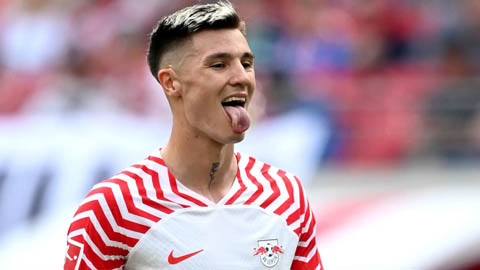  Arsenal nguy cơ mất Benjamin Sesko vào tay Al Hilal