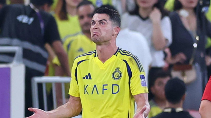 Cristiano Ronaldo đối diện khủng hoảng tuổi trung niên 