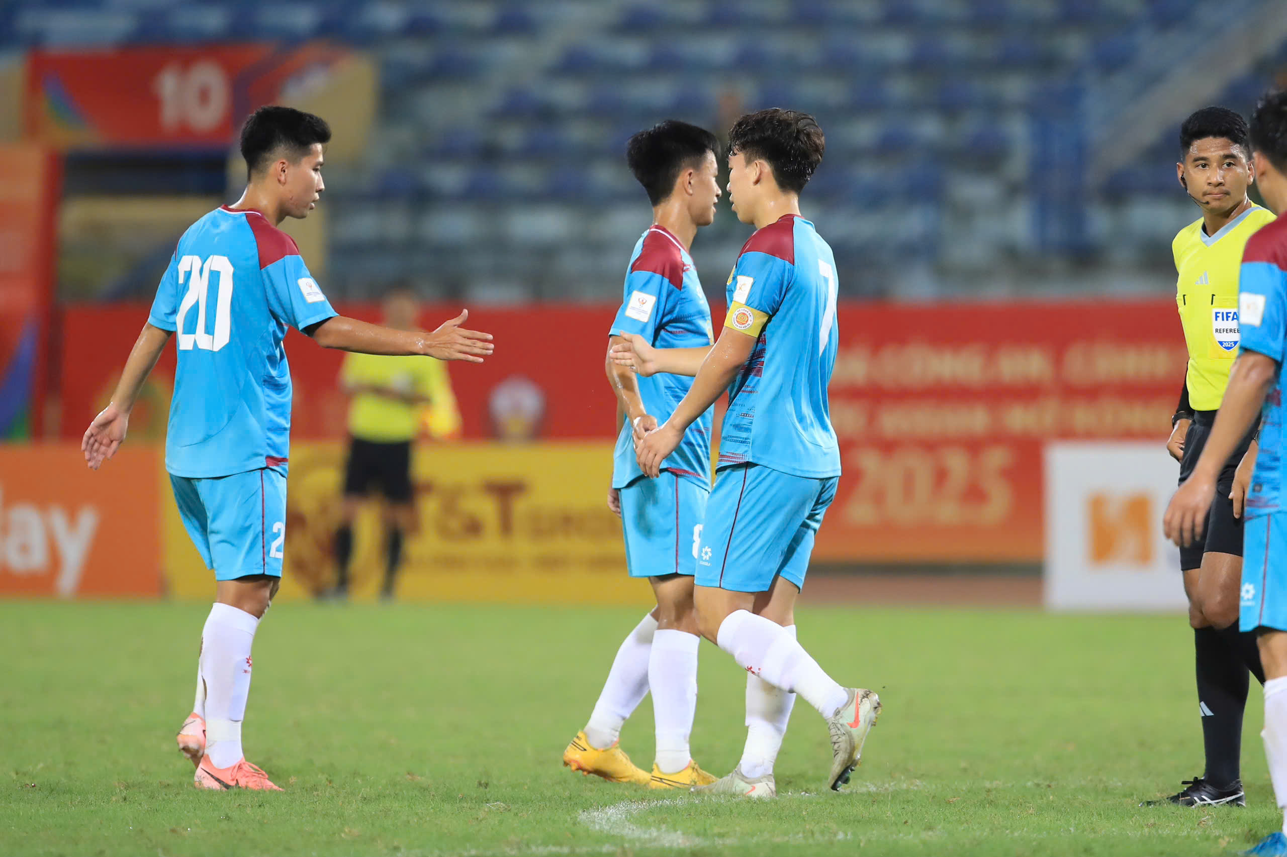 Những nỗ lực của Hoàng Văn Toản và các đồng đội là không đủ đưa CAND Việt Nam I vào bán kết 