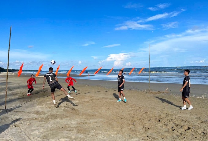 CLB Hải Phòng đang rèn thể lực tại Móng Cái. Ảnh: CTV