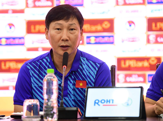 HLV Kim Sang Sik. Ảnh: Đức Cường