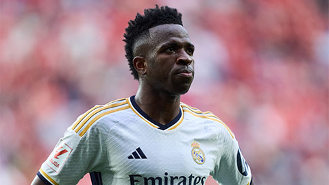 Vinicius trở thành nạn nhân đầu tiên của Alonso Vinicius trở thành nạn nhân đầu tiên của Alonso