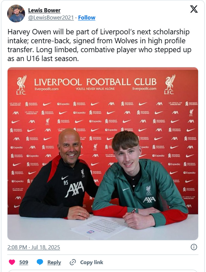 Slot tự tay chăm sóc từng T năng trẻ của Liverpool