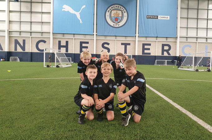 Những cậu nhóc này hoặc có thể lên đội một Man City, hoặc có thể trở thành nguồn thu béo bở của CLB trong tương lai